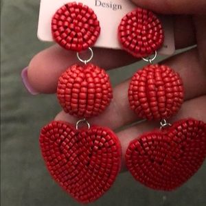 Redbead dangle heart earrings! So adorable.